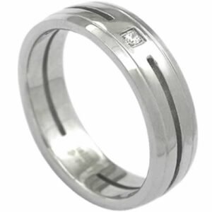 Stainless steel ring with diamond