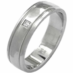 Stainless steel ring with diamond